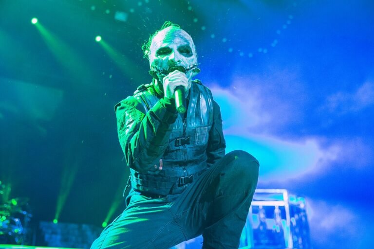 Slipknot performing live on The Grey Chapter Tour in Düsseldorf in 2016