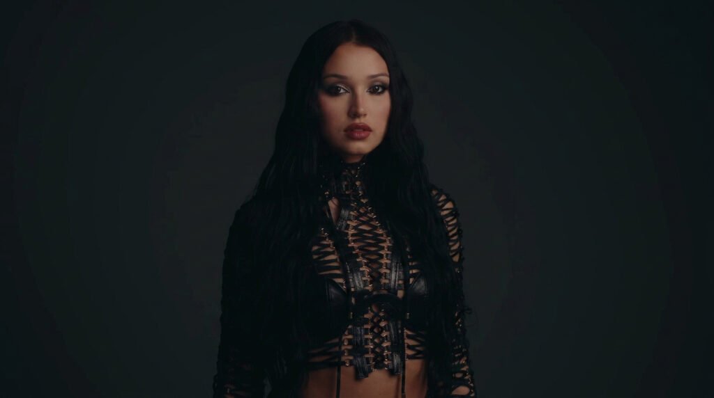 Daria Zaritskaya in NOAPOLOGY Hunter official music visualizer dark portrait